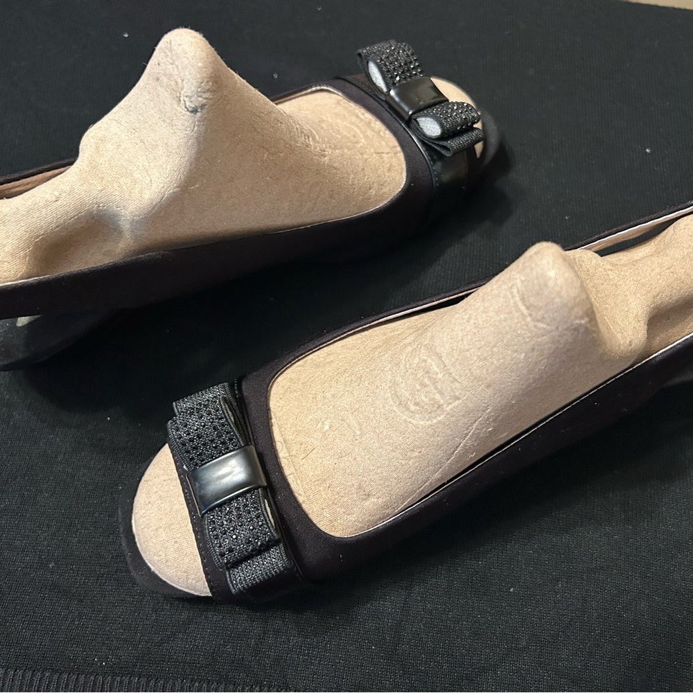 Anne Klein Black Sandals with Glossy Detail